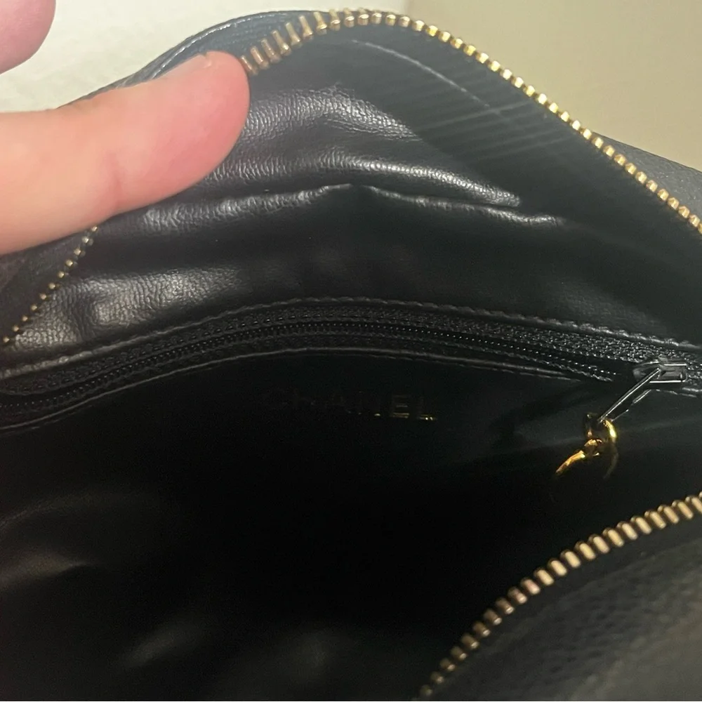 Chanel CC Timeless Dopp Cosmetic Pouch in Black Caviar Leather. Authentic - Picture 5 of 13